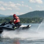 Man som kör vattenskoter